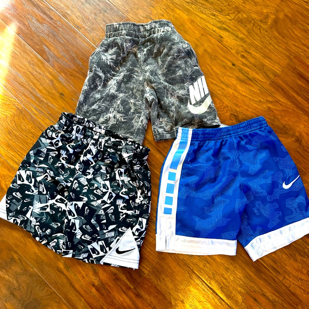Nike shirt bundle size 5